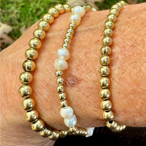 Pearl - Handmade 14k gold filled bead + freshwater pearl stretch bracelet - Picture 7 of 8